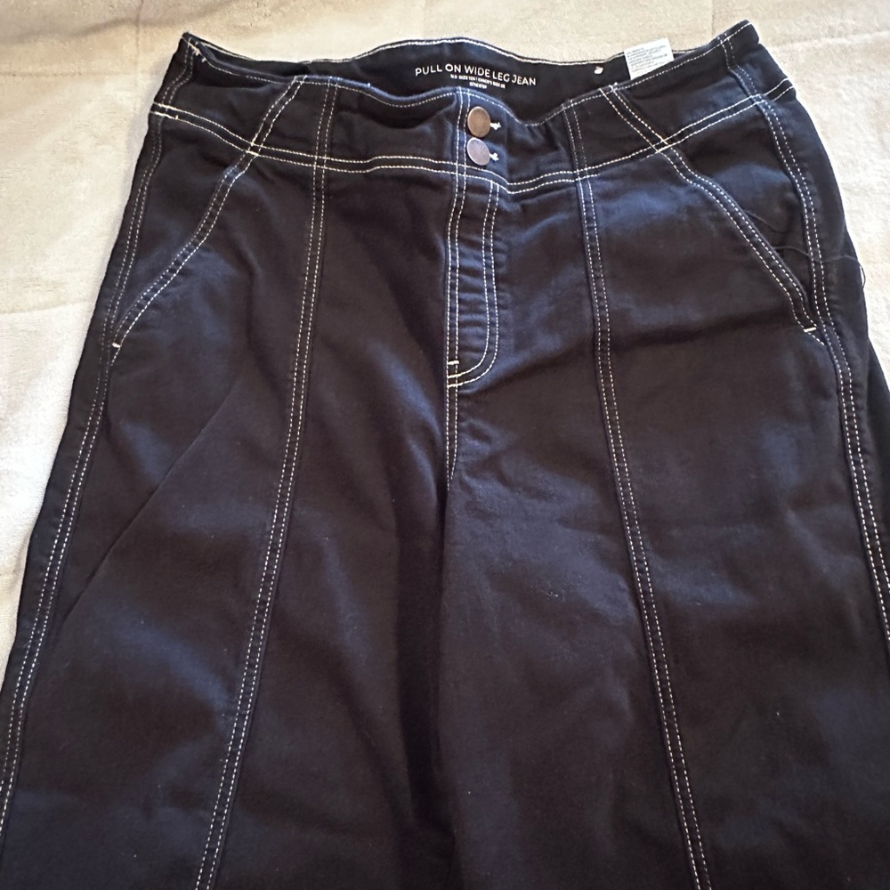 Chico's Black Wide-Leg Pull-On Jeans with Contrast Stitching